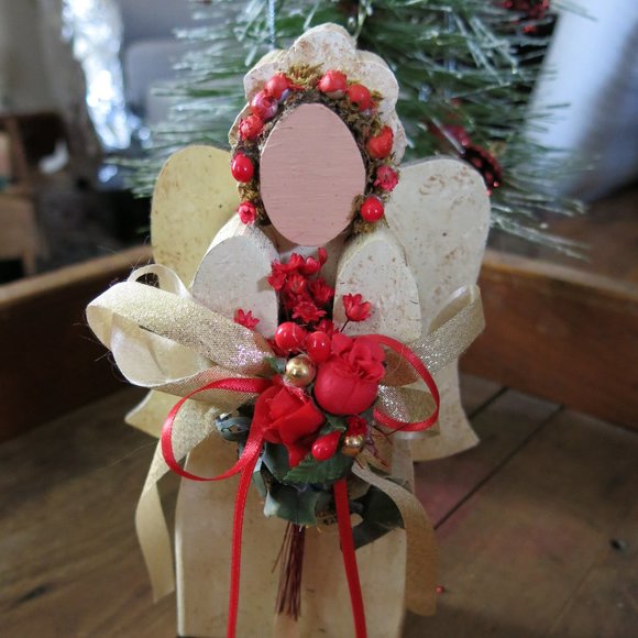 Minimalist Rustic  Wood Angel Décor, Wooden Angel Red Flowers Table Figurine - Picture 2 of 7